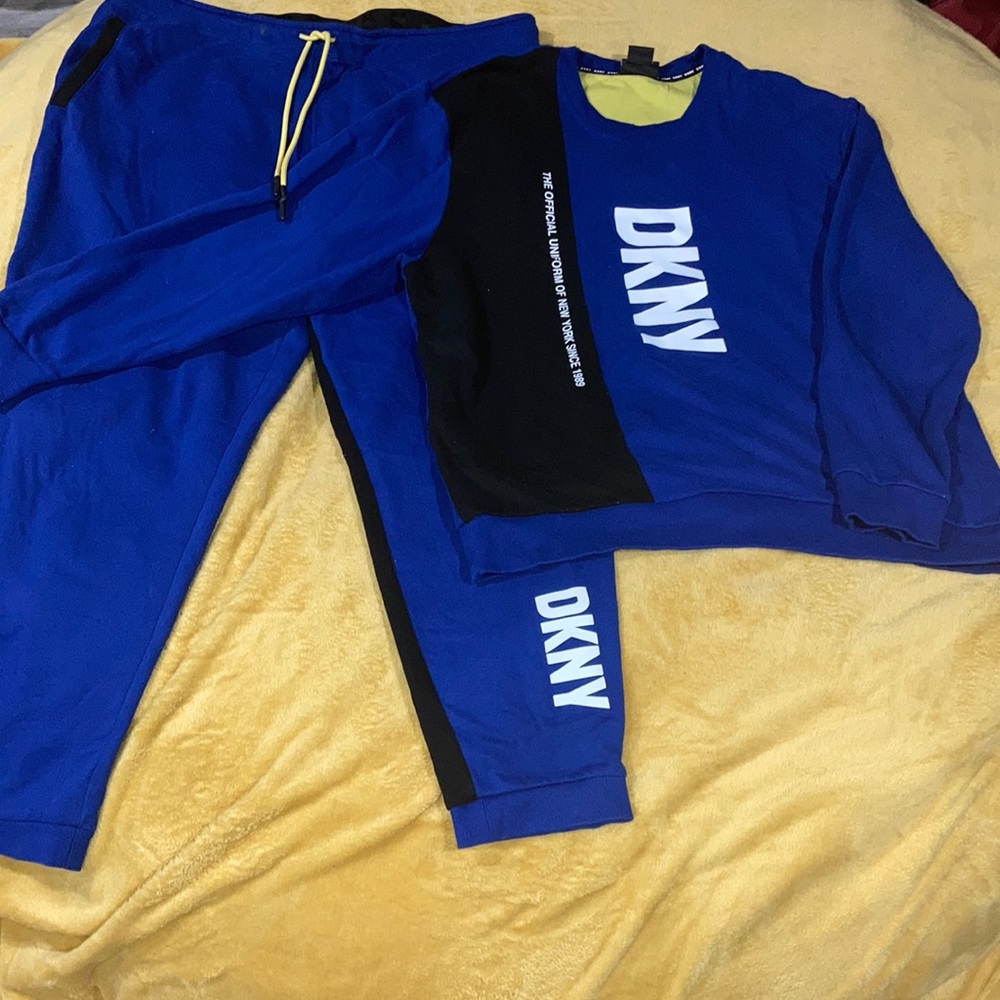DKNY JOGGING SUIT LIKE NEW